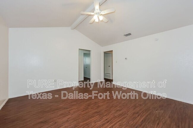 Building Photo - 1811 E Timberview Ln