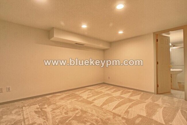 Building Photo - 3 Bed, 3 Bath Home with a LARGE 1/2 Acre Yard and Deck, Boathouse and 2 Bonus Rooms