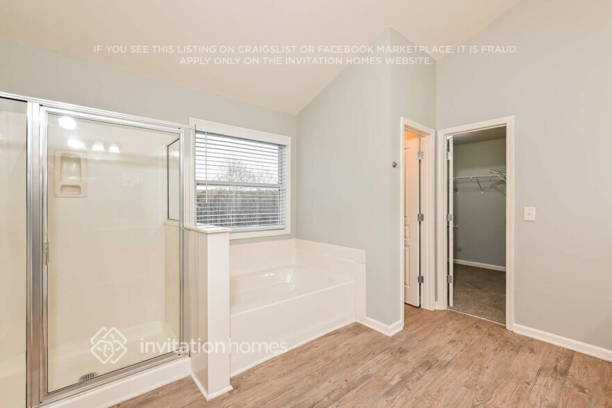 Building Photo - 3460 Kentwater Dr