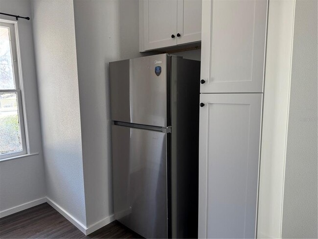 Building Photo - 412 S 6th St