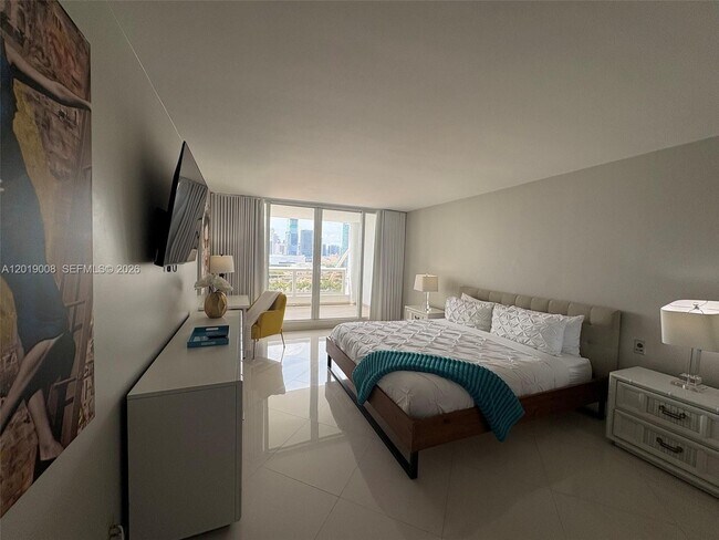 Building Photo - 1717 N Bayshore Dr