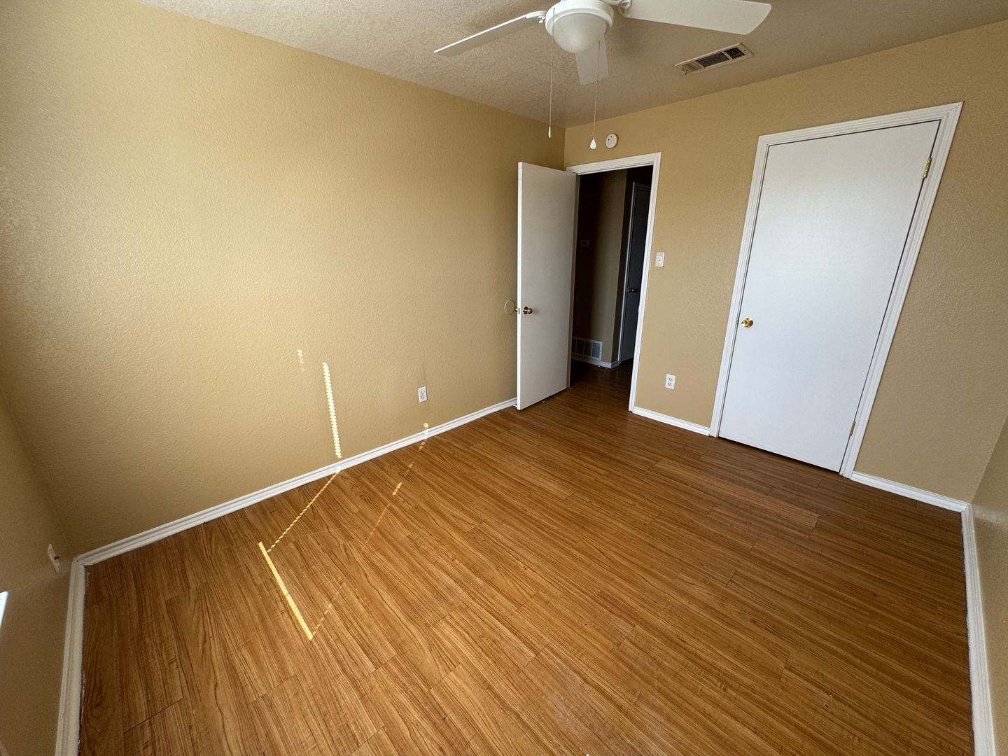 Building Photo - 1709 Cedarhill Dr