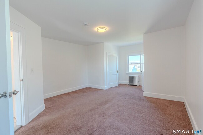 Building Photo - 2 Maplewood Terrace