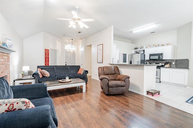 Building Photo - 305 Westwood Dr