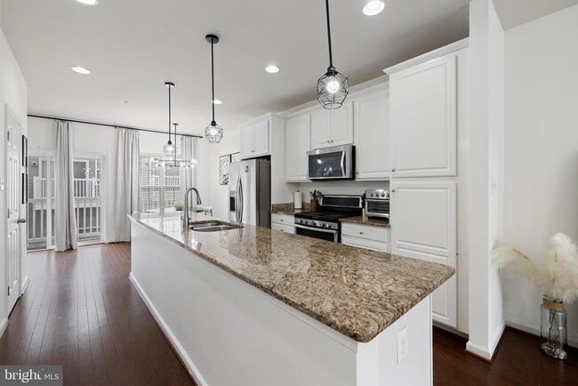 Building Photo - 7207 Barrberry Ln