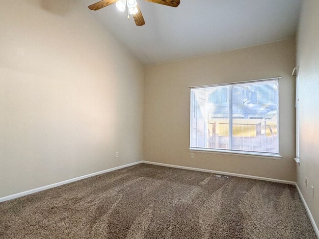 Building Photo - End-Unit Townhome in Littleton