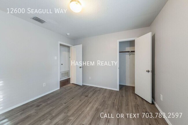 Building Photo - 12600 Seagull Way