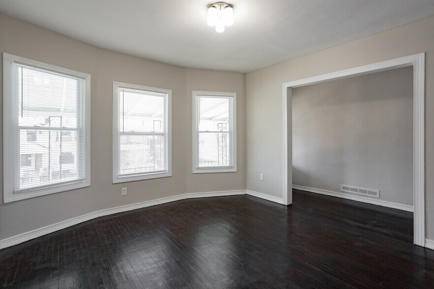 Building Photo - 2502 Baldwin St