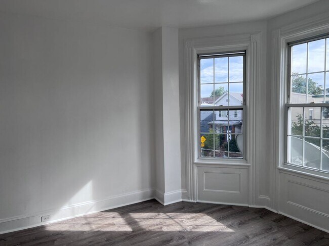 Building Photo - 618 16th St