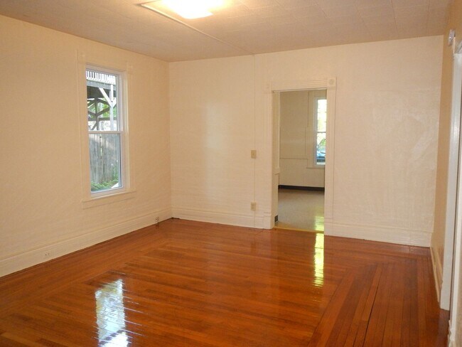 Building Photo - 134 Bassett St