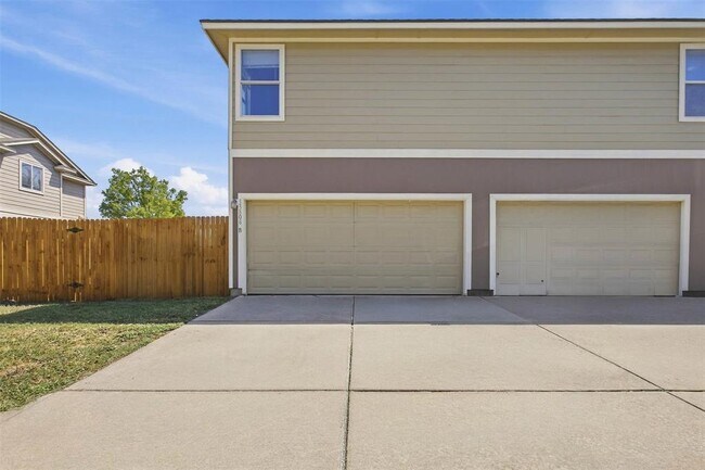 Building Photo - 13808 Harris Ridge Blvd