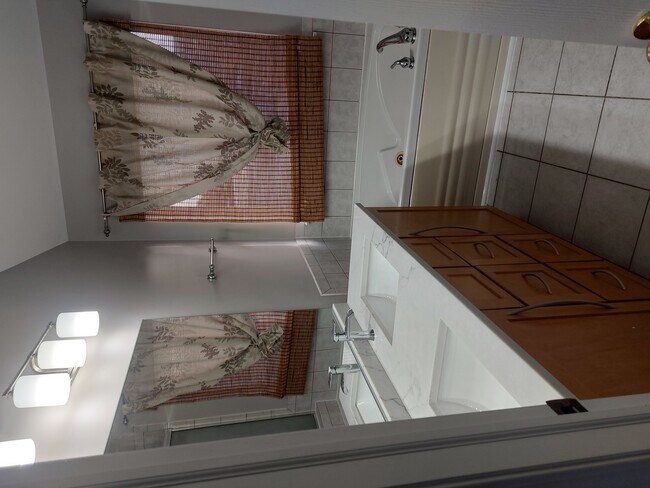 Building Photo - 5728 Breezeland Rd