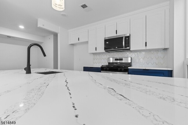 Building Photo - 37 S 7th St