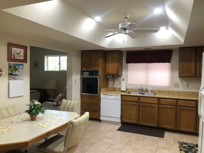 Building Photo - 923 Leisure World
