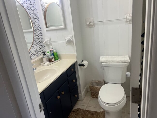 Building Photo - FREE MONTH OF DECEMBER 2025 Beach, 2nd row