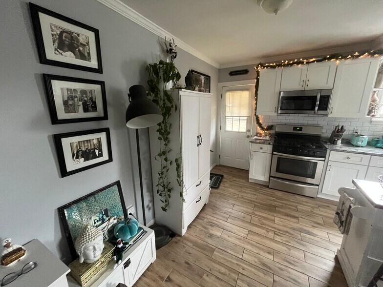 Building Photo - 125 Weaver Ave