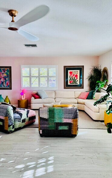 Living room - 64935 Leonard Ct