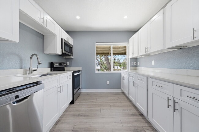 Building Photo - $2,820.95 with $300 off the first month's rent, 4 Beds - 2 Bath, Single Family Home in Denver wit...