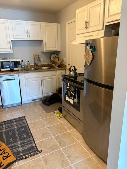 Building Photo - 42 Waubesa St