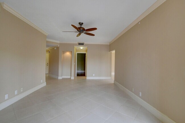 Building Photo - 23181 Fountain View Dr