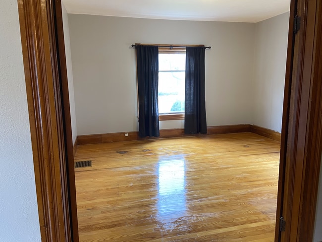 master bedroom - 206 S Higbee St