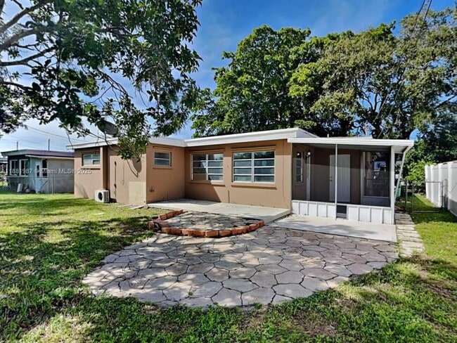 Building Photo - 3211 SW 64th Terrace
