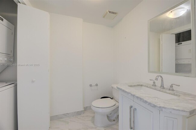 Building Photo - 690 SW 1st Ct