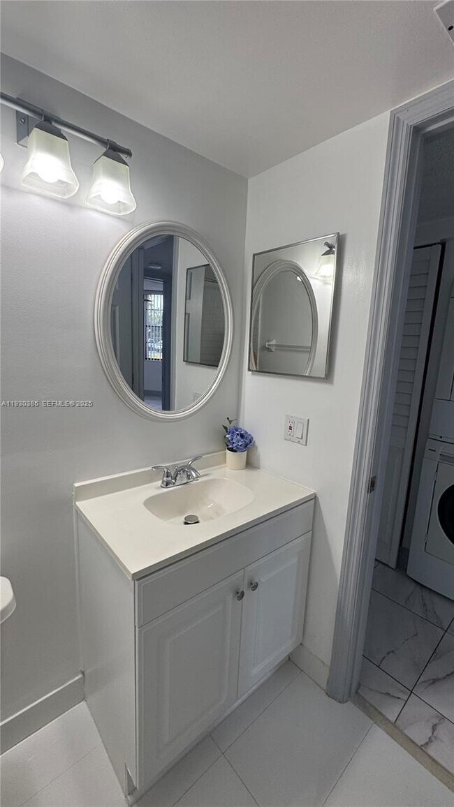 Building Photo - 212 Lake Pointe Dr