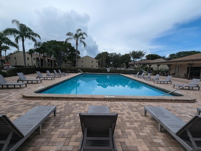 Building Photo - 21951 Soundview Terrace