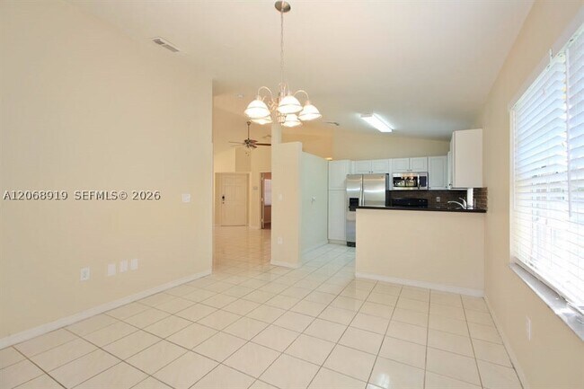 Building Photo - 504 SW 177th Ave