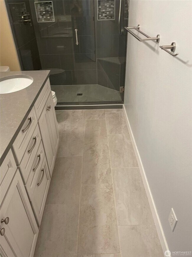 Building Photo - 2bd/1.75ba Mercer Island Condo