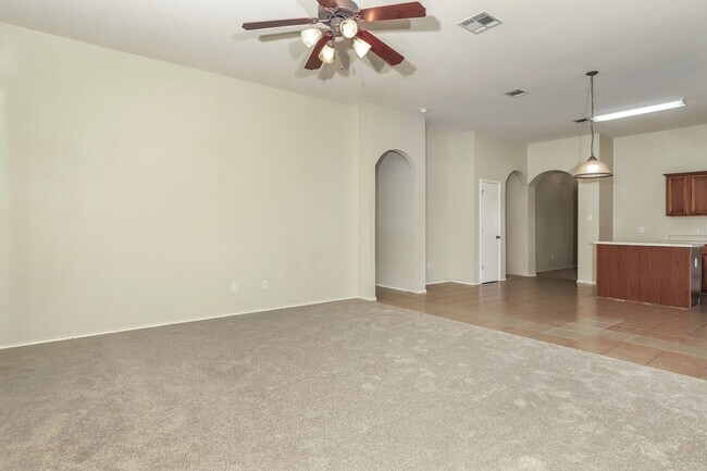 Building Photo - Amazing home ready to move in!
