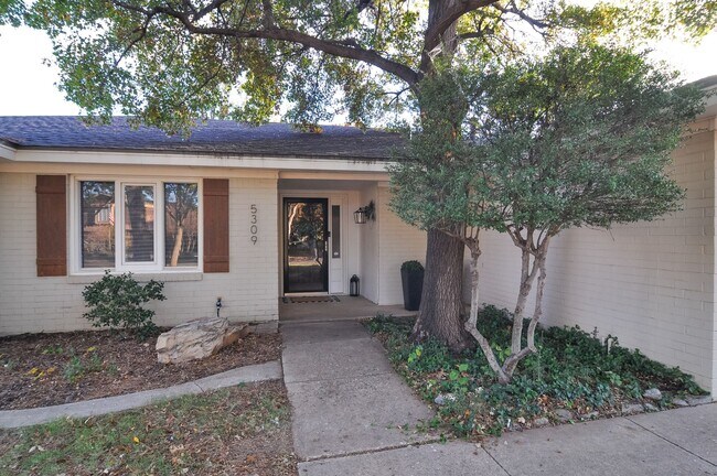 Building Photo - Beautiful 4 Bed 2.5 Bath in South Lubbock!