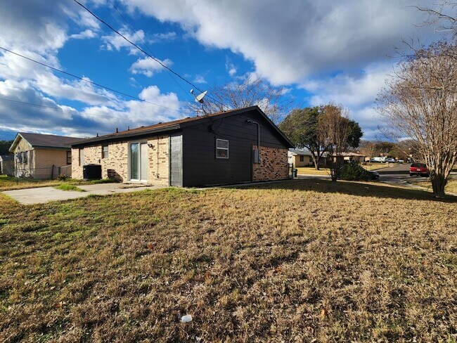 Building Photo - Charming 3 Bed, 1.5 Bath Single Family Home in Copperas Cove, TX - $1300/mo
