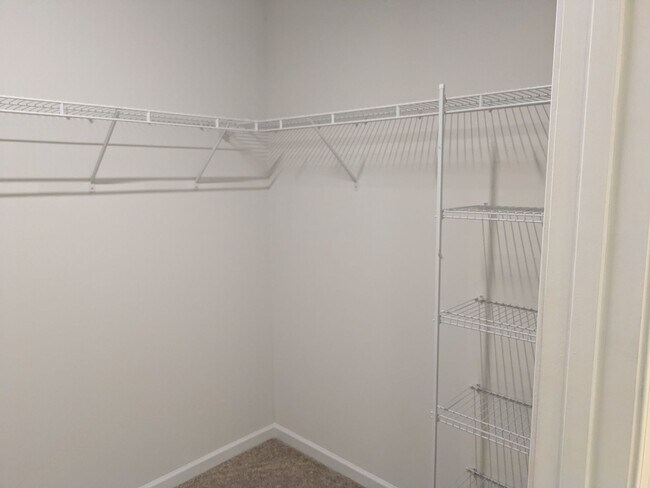 Building Photo - 2040 Perrin Ct