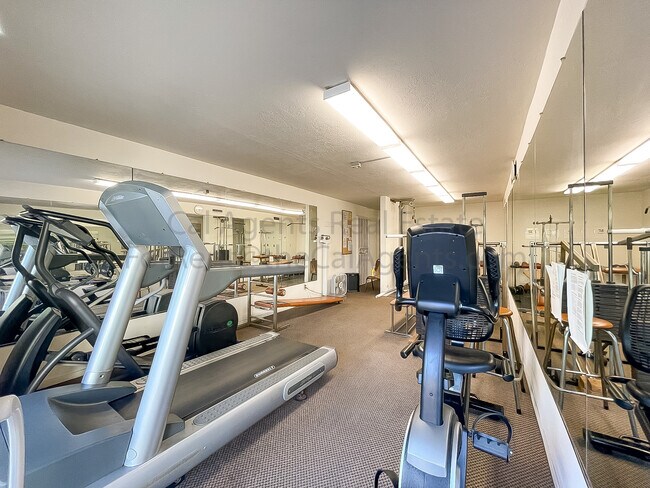 Building Photo - 250 Whitmore St