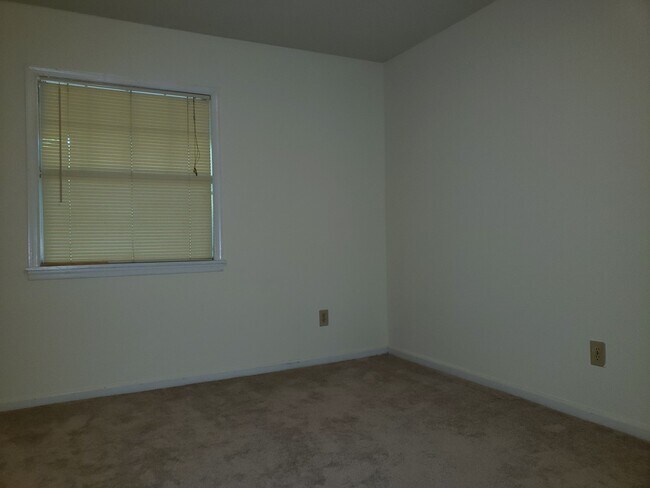 Building Photo - Coming Soon! Spacious 2BR, 2BA Condo in Desirable Chapel Hill Community