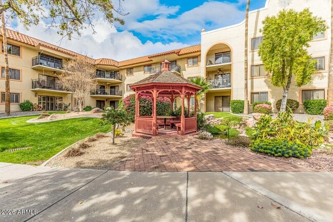 Building Photo - 10330 W Thunderbird Blvd