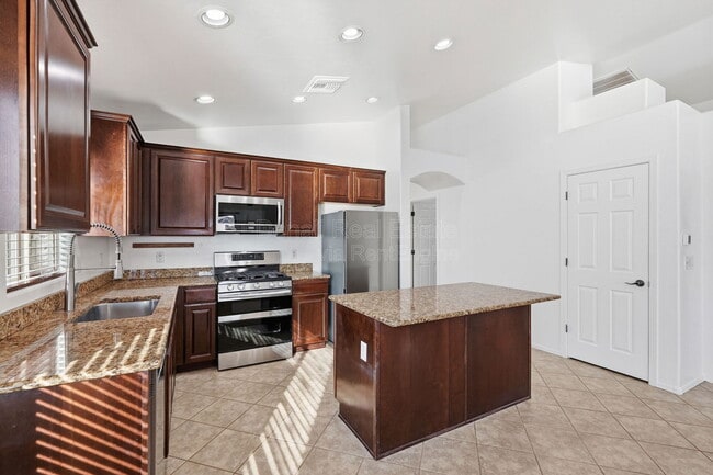 Building Photo - 7159 S Providence Dr