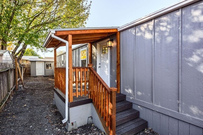 Building Photo - Cozy Home and Beautiful Spacious Yard