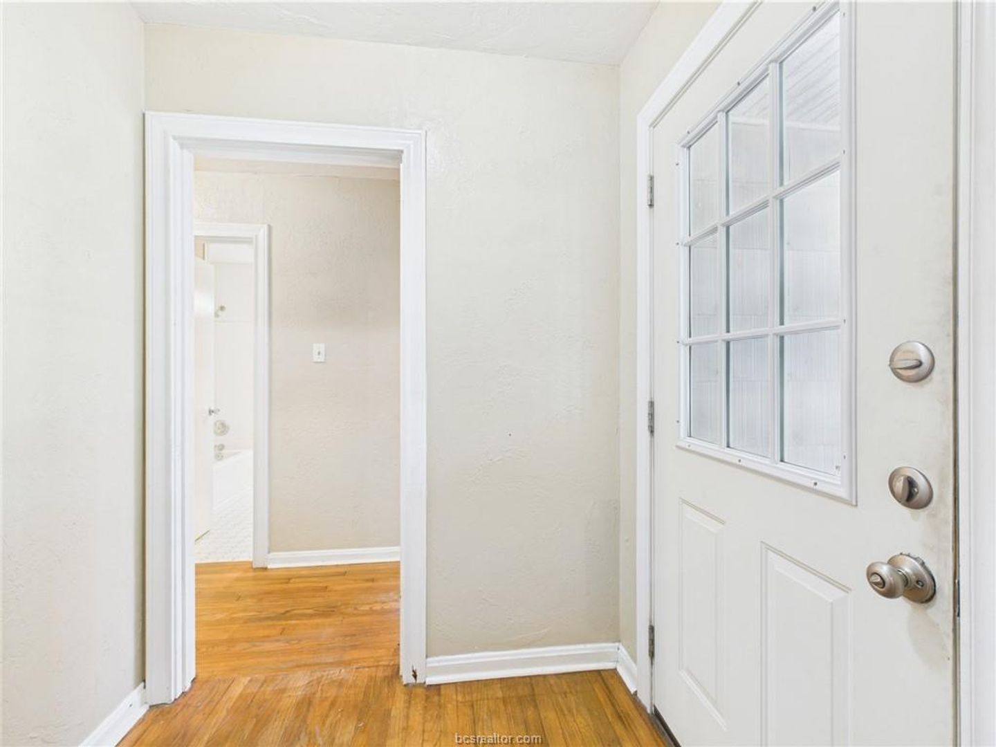 Building Photo - LATE JULY MOVE IN!  Adorable 3 Bedroom 2 Bathroom House
