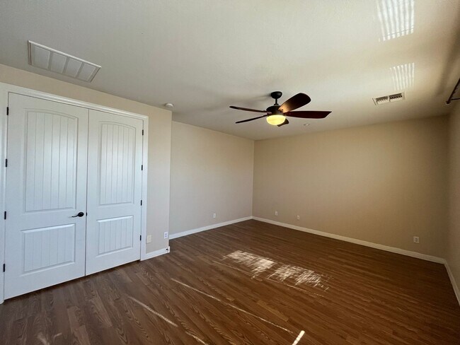 Building Photo - 5 Bedroom Home in the Montelena Neighborho...