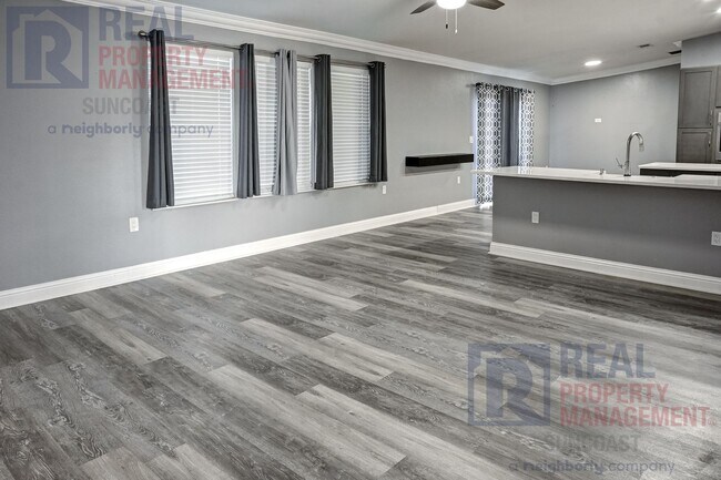 Building Photo - 4407 N Chamberlain Blvd