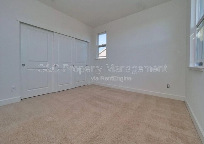 Building Photo - 161 Scarlet St