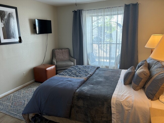 Building Photo - 8433 Hearth Dr