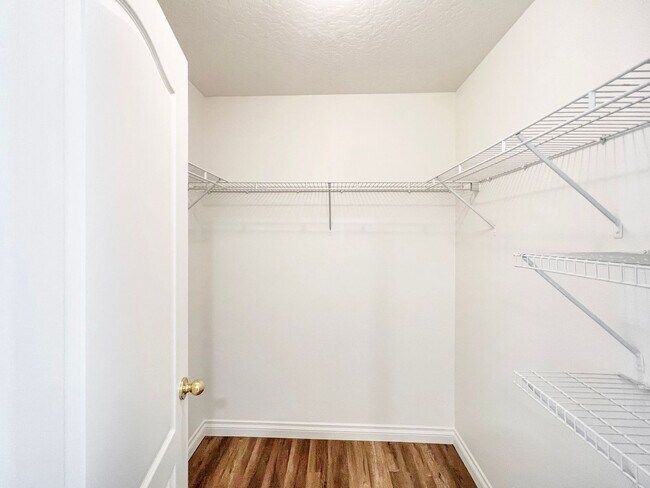 Building Photo - Suburban Dream: Exquisite 3BR Retreat with Modern Comforts and a Pet-Friendly Yard in Meridian