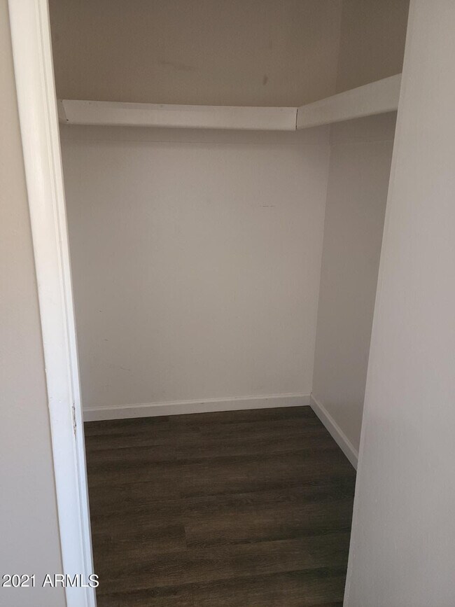 Building Photo - 1223 W University Dr