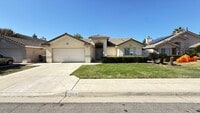 Building Photo - 3 Bedroom, 2.5 bath home in Desirable Fresno Neighborhood