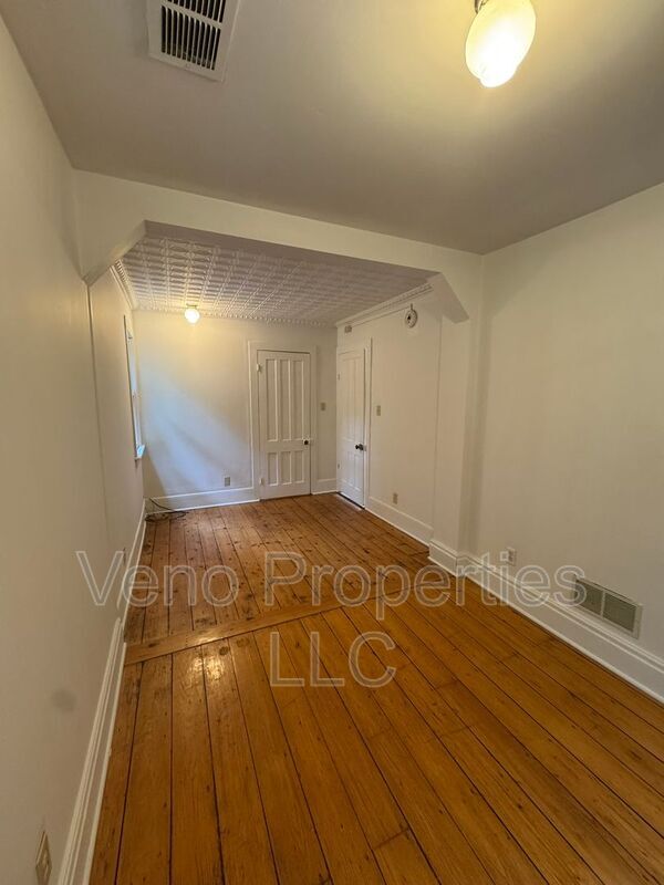 Building Photo - 27 Lilac Ln