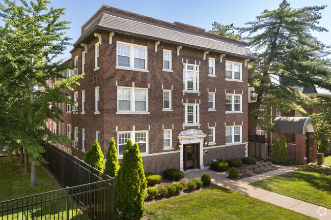 Building Photo - 4245 West Pine Ave